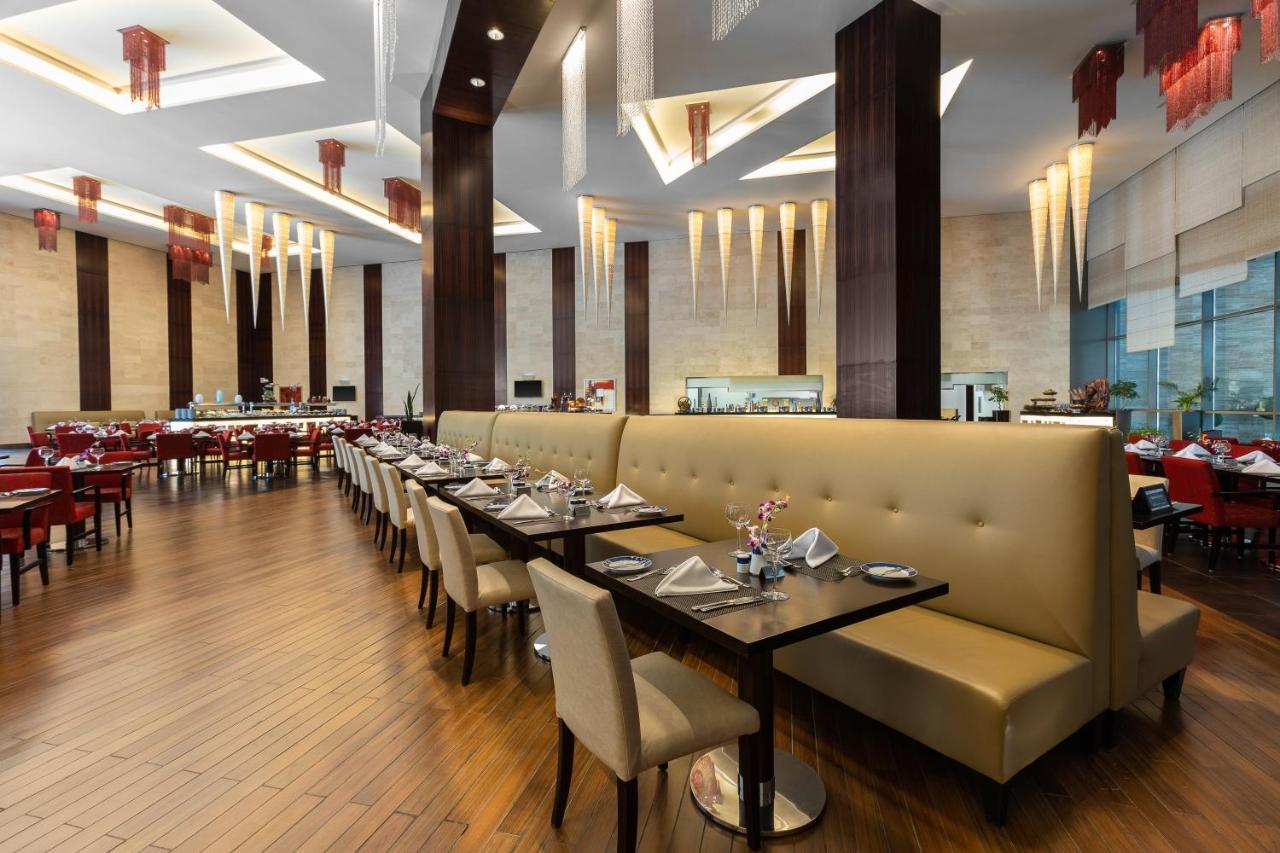 Crowne Plaza Riyadh - Rdc Hotel & Convention By Ihg Exterior foto The restaurant